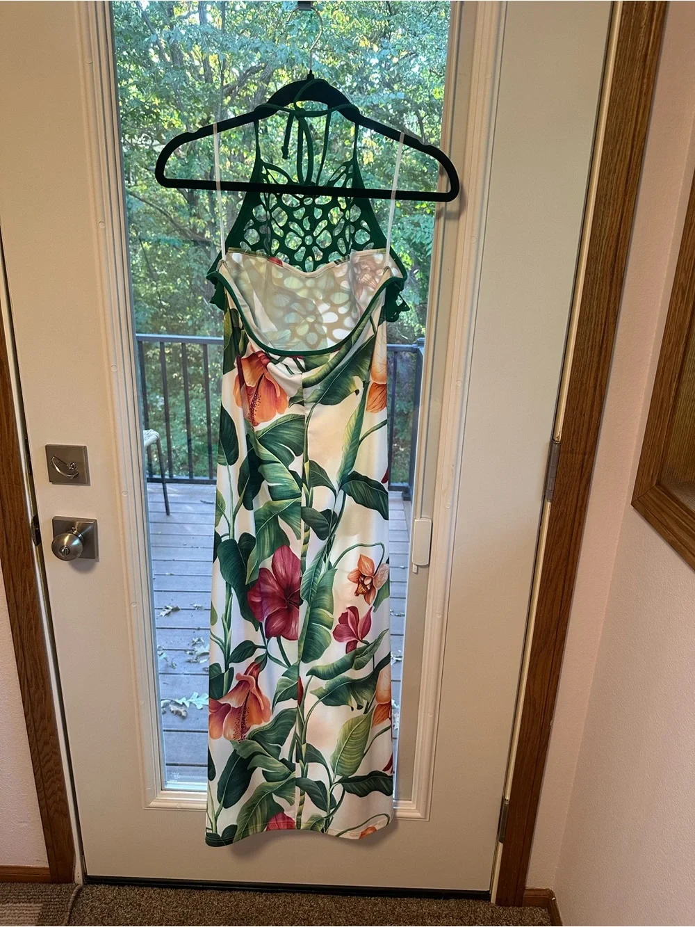 VENUS Green Halter Floral Maxi Dress - Medium